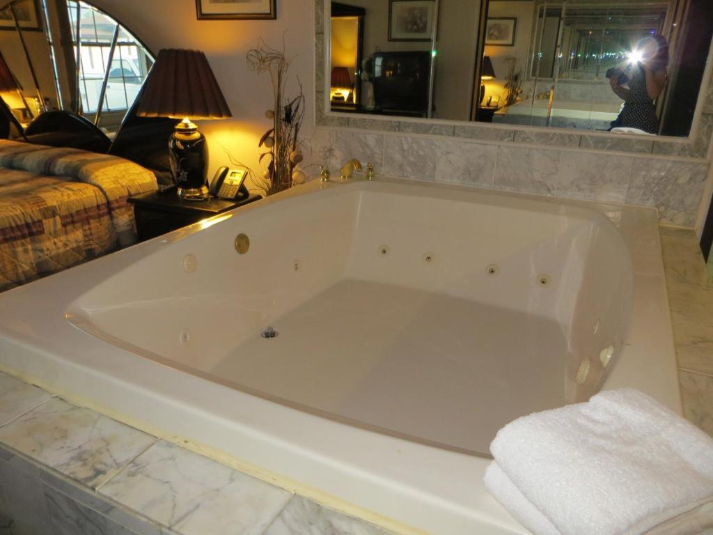 Hollywood Inn & Suites Gurnee Zimmer foto